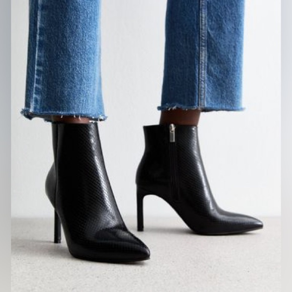 French Connection Womens ALLY Padded Insole Vegan Leather Ankle Boots